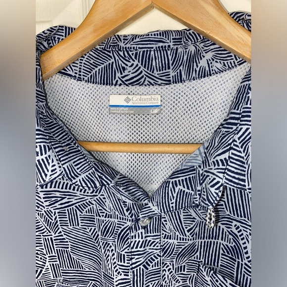 COLUMBIA MEN'S PFG SUPER SLACK TIDE CAMP SHIRT BLUE & WHITE TROPICAL W/ FISH, L - Picture 5 of 9
